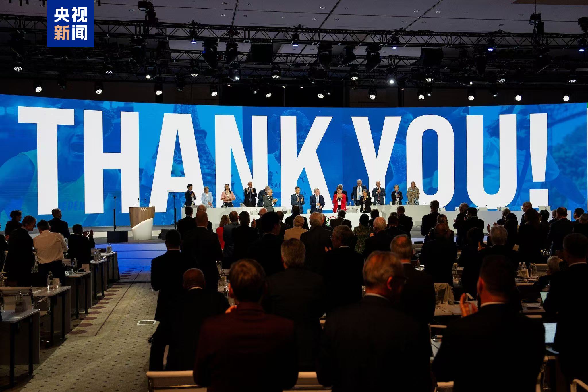 托马斯·巴赫在国际奥委会重要全会上被授予终身