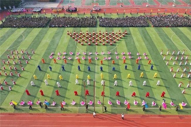 河北衡水二中2024秋季运动会盛大开幕 燃情绽放青