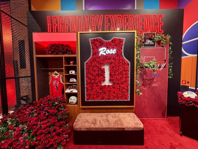 罗斯传奇之旅：球衣退役后仍与球迷深情互动