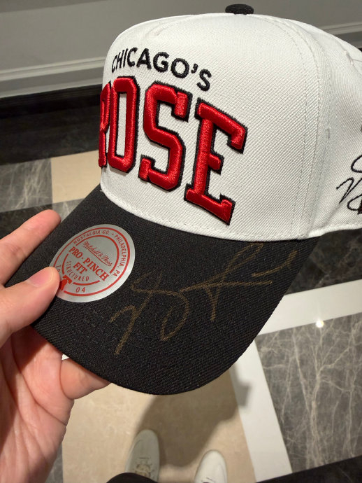 罗斯传奇之旅：球衣退役后仍与球迷深情互动