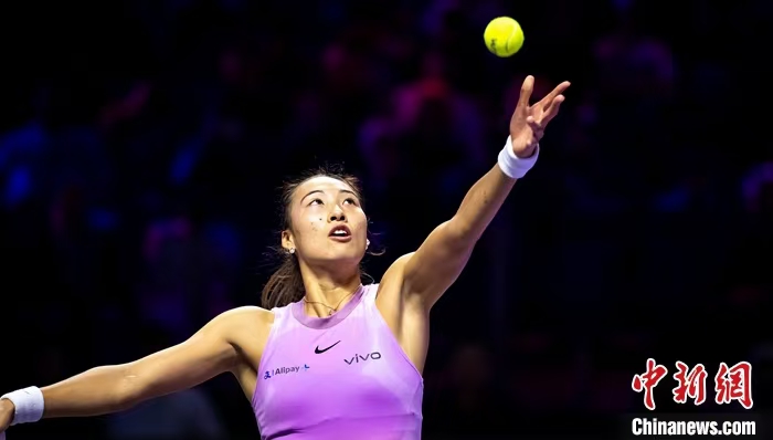 郑钦文在利雅得年终总决赛小组赛中首次击败莱