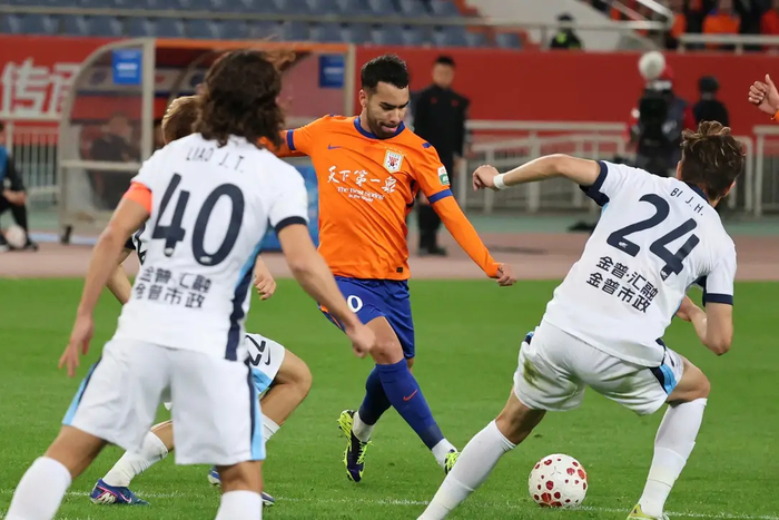 山东泰山两连败暴露教练组管理混乱