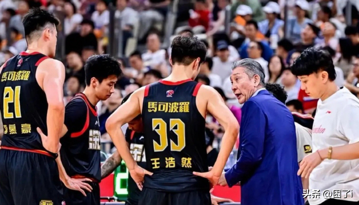 深圳队签24岁外援克里斯托弗冲击季后赛