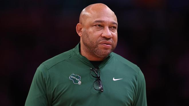 密尔沃基雄鹿队拟与前湖人主帅达尔文-哈姆会面