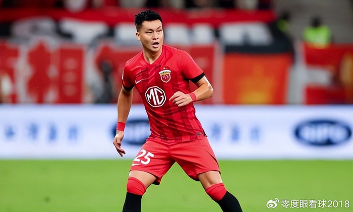 成都蓉城新帅冷落老将 买提江新赛季零出场引争