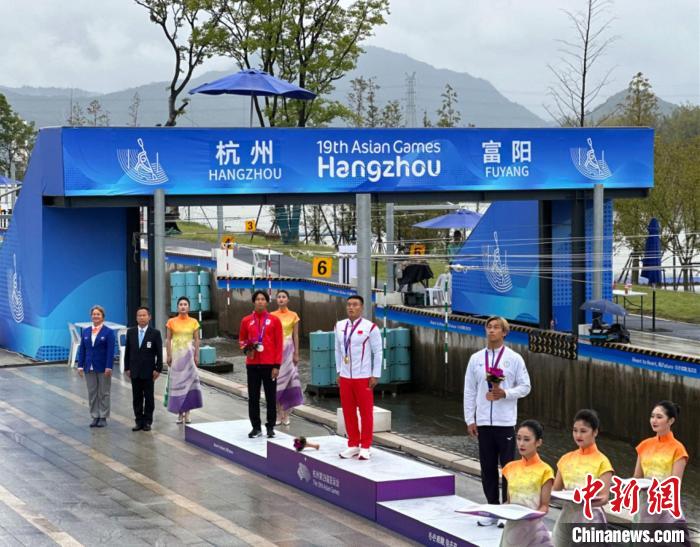 黄娟全鑫双冠加冕 中国皮划艇激流回旋亚运赛场